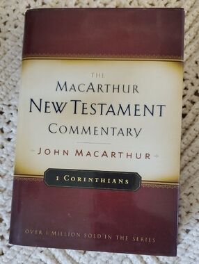 The MacArthur New Testament Commentary - 1 Corinthians (Burgundy/Cream)